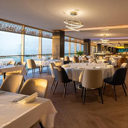 Helikon, Hotel 4*