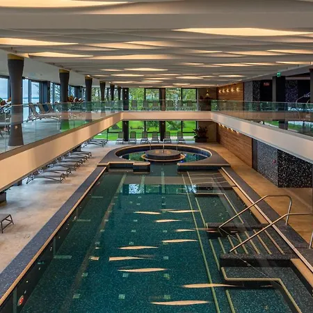 Helikon, Otel 4*