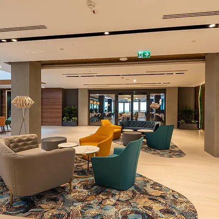 Helikon, Hotel