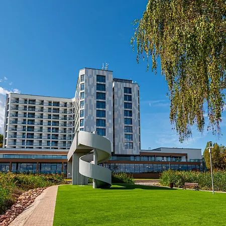 Helikon, Hotel