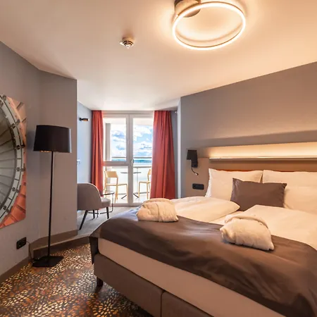 Helikon, Hotel 4*