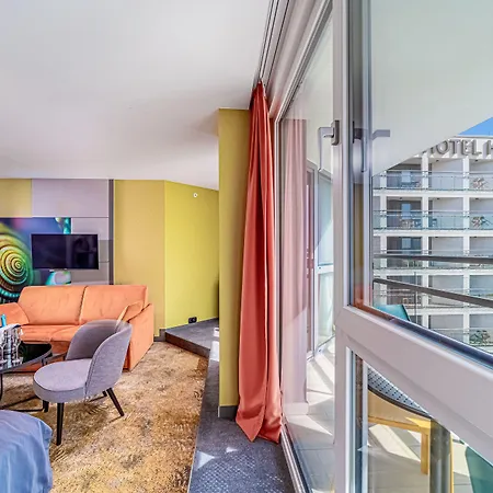 Helikon, Hotel 4*