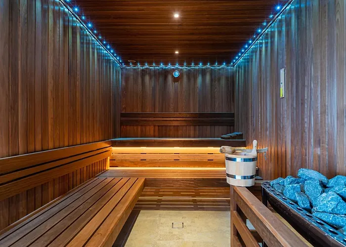 Helikon, Szálloda 4*